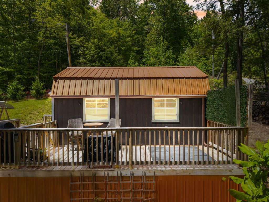 108 Spirit View Lake Dr, Campton, KY 41301
