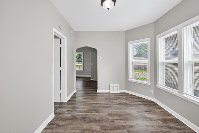 472 Case Avenue, Saint Paul, MN 55130