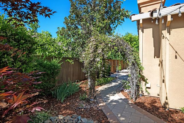 8013 Damico Dr, El Dorado Hills, CA 95762