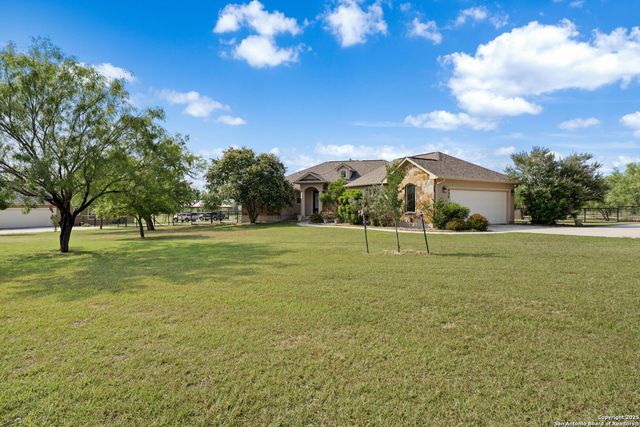 438 County Road 367, Hondo, TX 78861