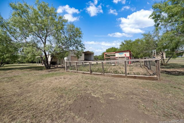 438 County Road 367, Hondo, TX 78861