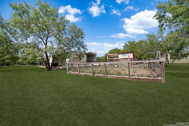 438 County Road 367, Hondo, TX 78861