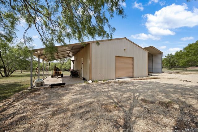 438 County Road 367, Hondo, TX 78861