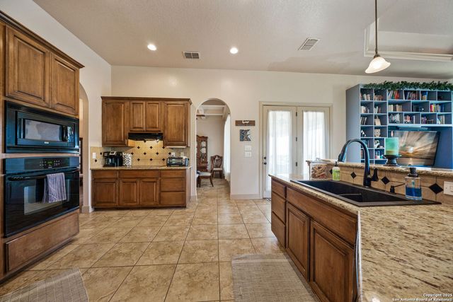 438 County Road 367, Hondo, TX 78861