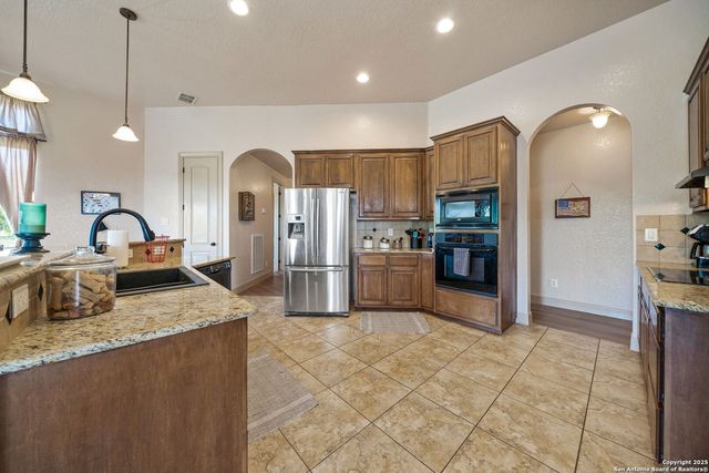 438 County Road 367, Hondo, TX 78861