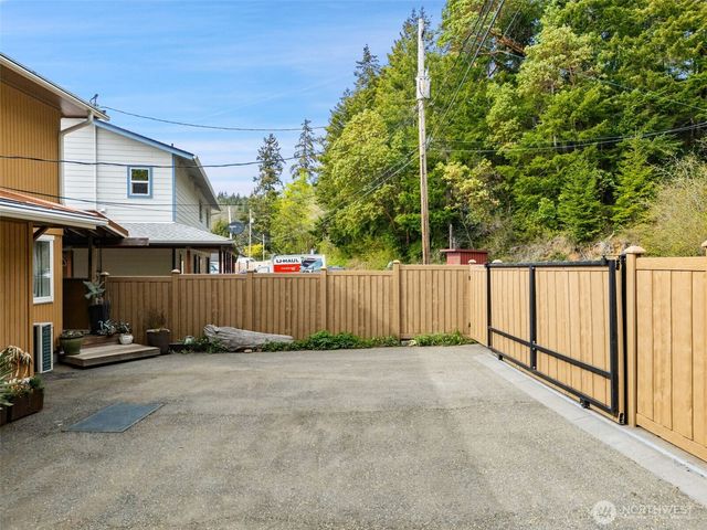 18651 NE North Shore Road, Tahuya, WA 98588