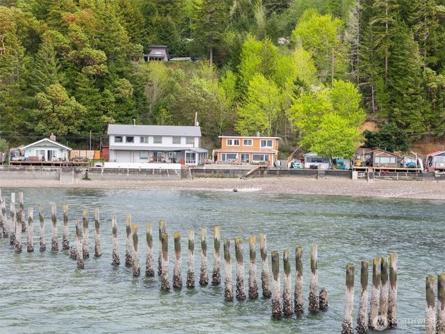 18651 NE North Shore Road, Tahuya, WA 98588