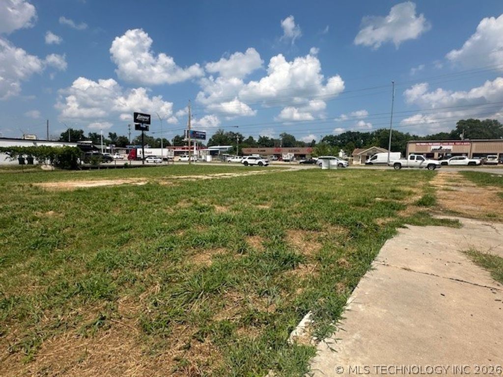 820 S Wood Drive, Okmulgee, OK 74447