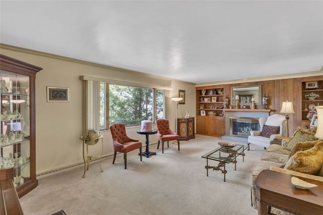 4790 Frich Dr, Whitehall, PA 15227