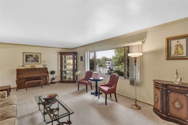 4790 Frich Dr, Whitehall, PA 15227