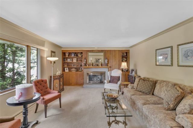 4790 Frich Dr, Whitehall, PA 15227