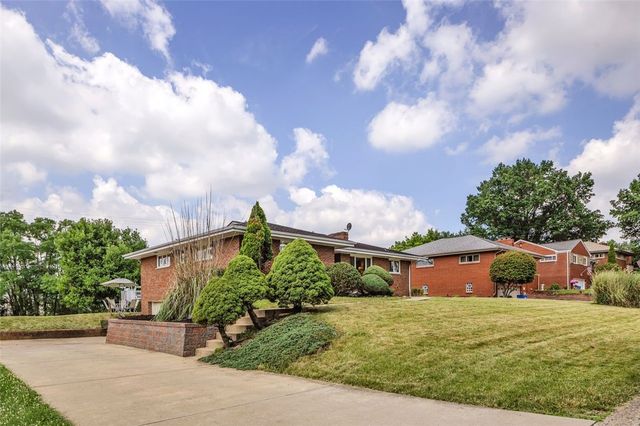 4790 Frich Dr, Whitehall, PA 15227