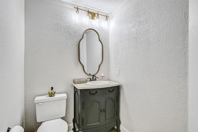 609 Forest Bend Lane, Friendswood, TX 77546