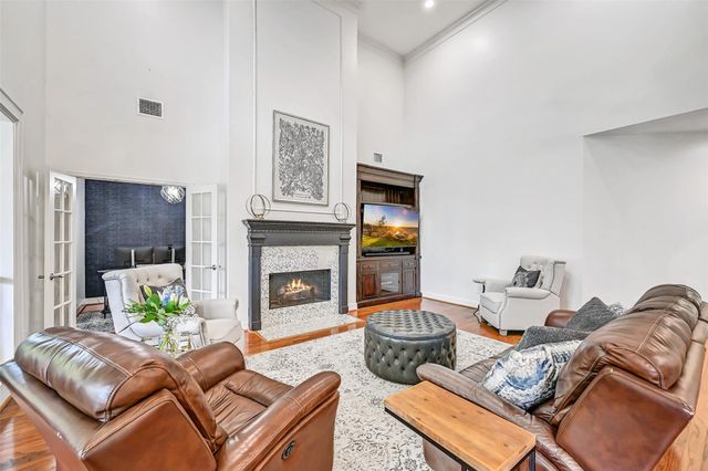 609 Forest Bend Lane, Friendswood, TX 77546