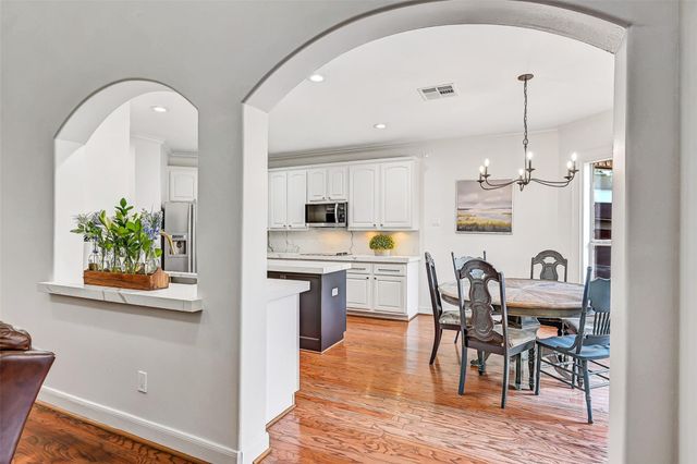 609 Forest Bend Lane, Friendswood, TX 77546