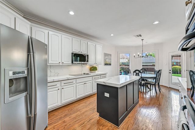 609 Forest Bend Lane, Friendswood, TX 77546