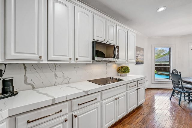 609 Forest Bend Lane, Friendswood, TX 77546