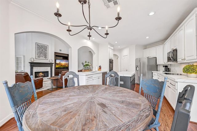 609 Forest Bend Lane, Friendswood, TX 77546