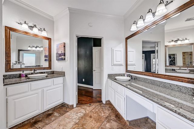 609 Forest Bend Lane, Friendswood, TX 77546