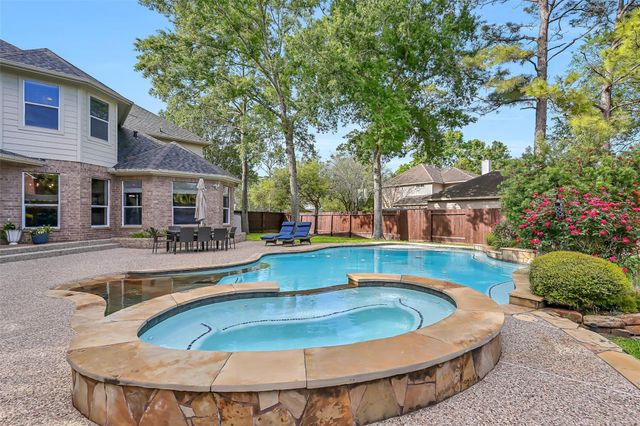 609 Forest Bend Lane, Friendswood, TX 77546
