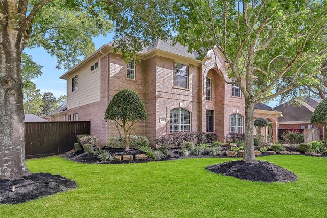 609 Forest Bend Lane, Friendswood, TX 77546