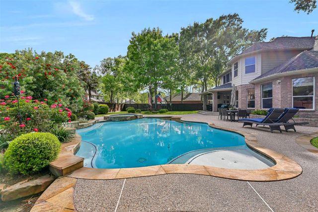 609 Forest Bend Lane, Friendswood, TX 77546