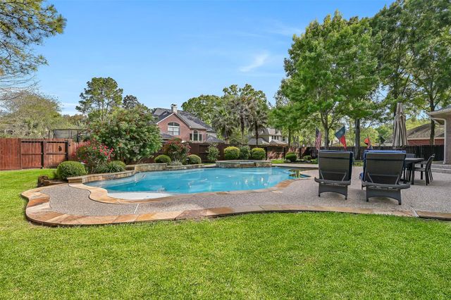 609 Forest Bend Lane, Friendswood, TX 77546