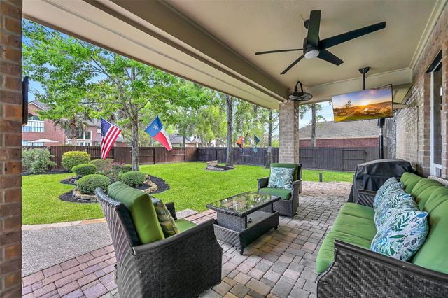 609 Forest Bend Lane, Friendswood, TX 77546