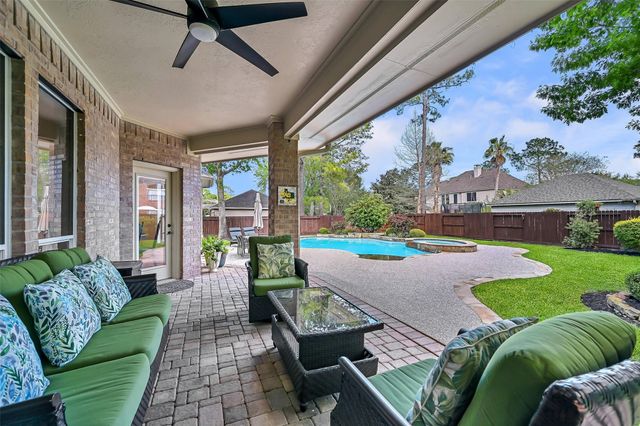609 Forest Bend Lane, Friendswood, TX 77546