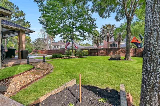 609 Forest Bend Lane, Friendswood, TX 77546