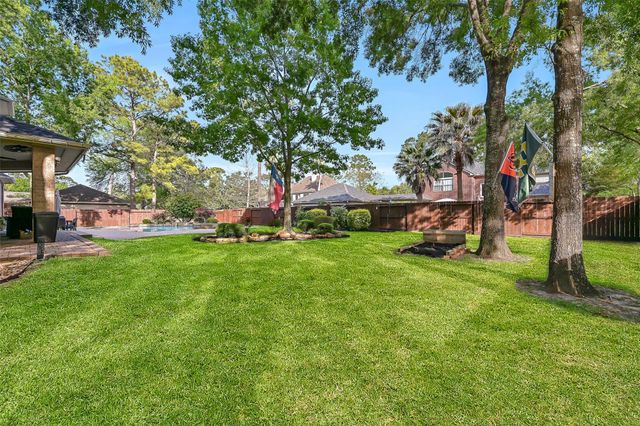 609 Forest Bend Lane, Friendswood, TX 77546