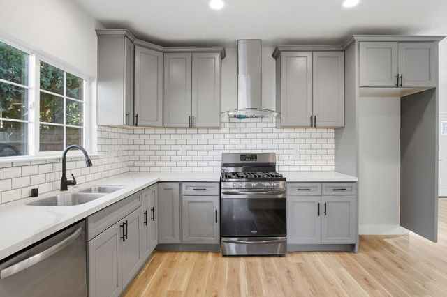 2009 W Willow St, Stockton, CA 95203