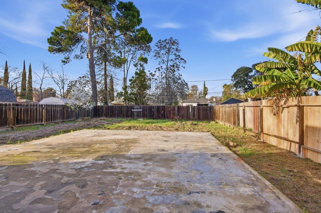 2009 W Willow St, Stockton, CA 95203