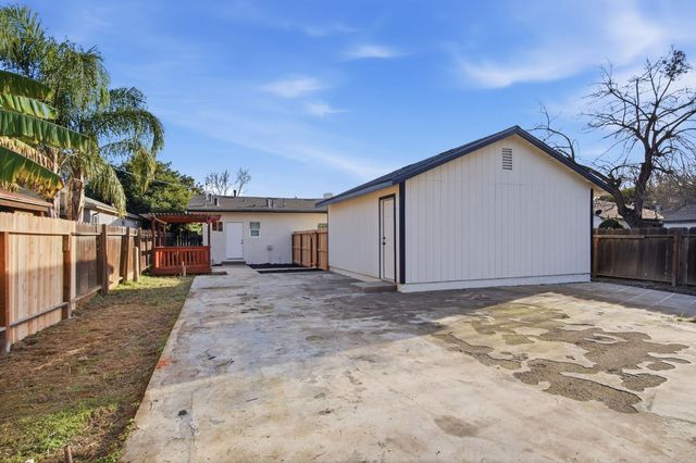 2009 W Willow St, Stockton, CA 95203