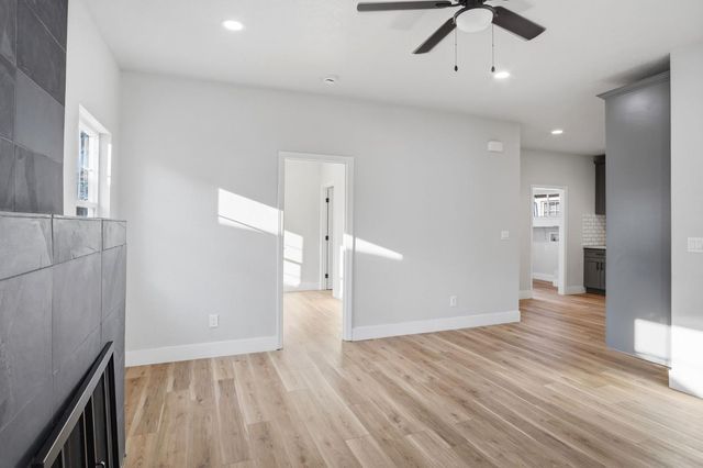 2009 W Willow St, Stockton, CA 95203