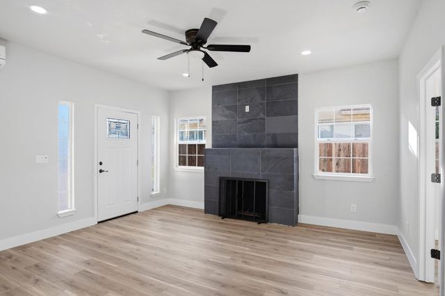 2009 W Willow St, Stockton, CA 95203