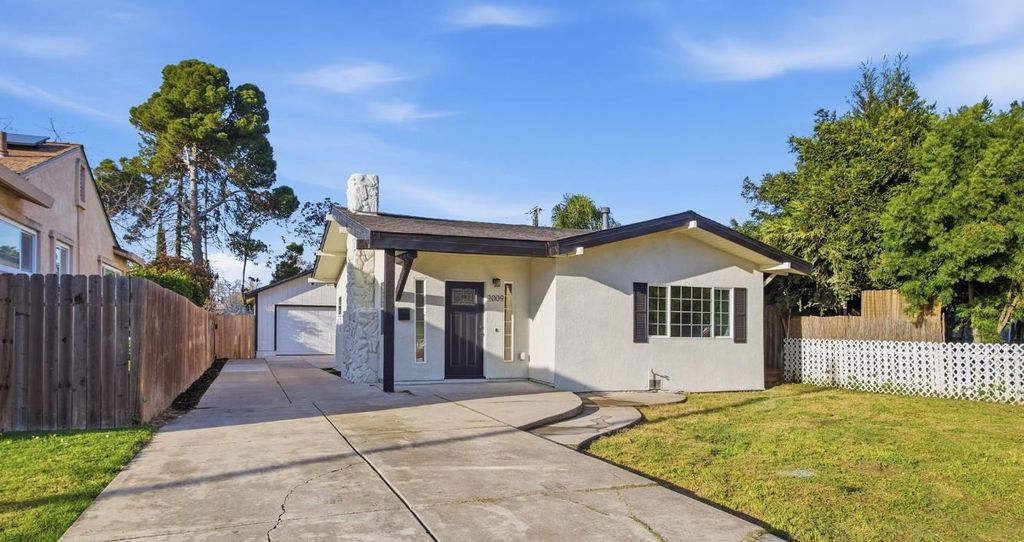 2009 W Willow St, Stockton, CA 95203