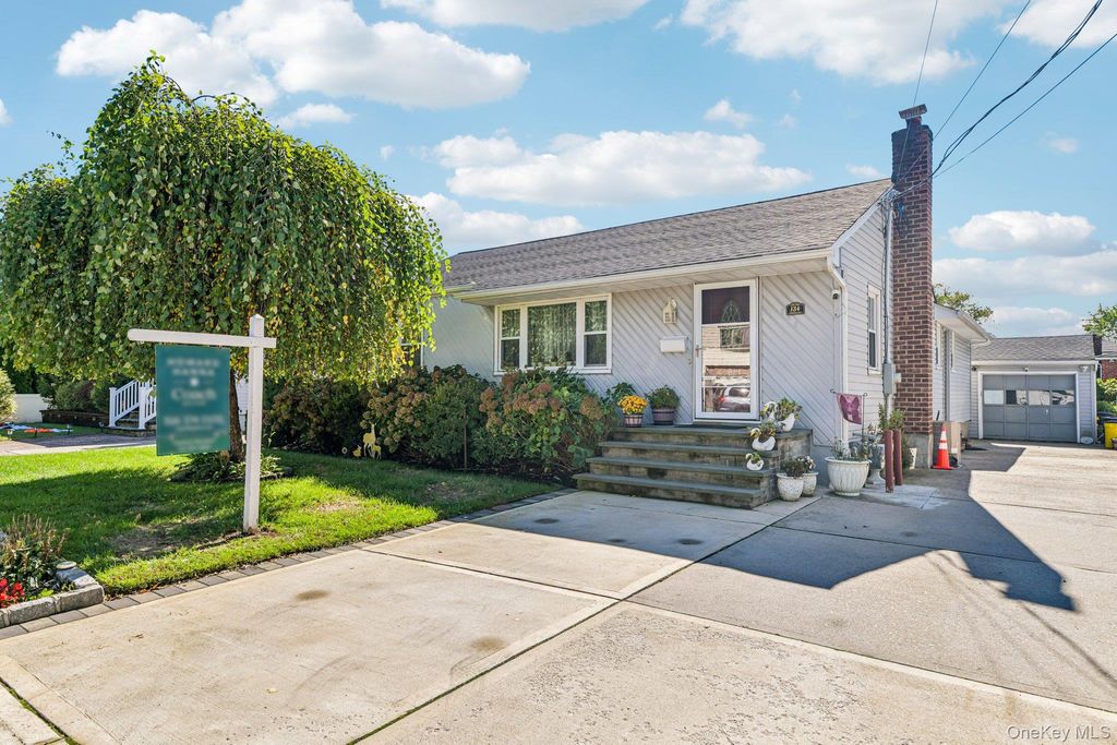 134 Baltimore Avenue, Massapequa, NY 11758 — exterior