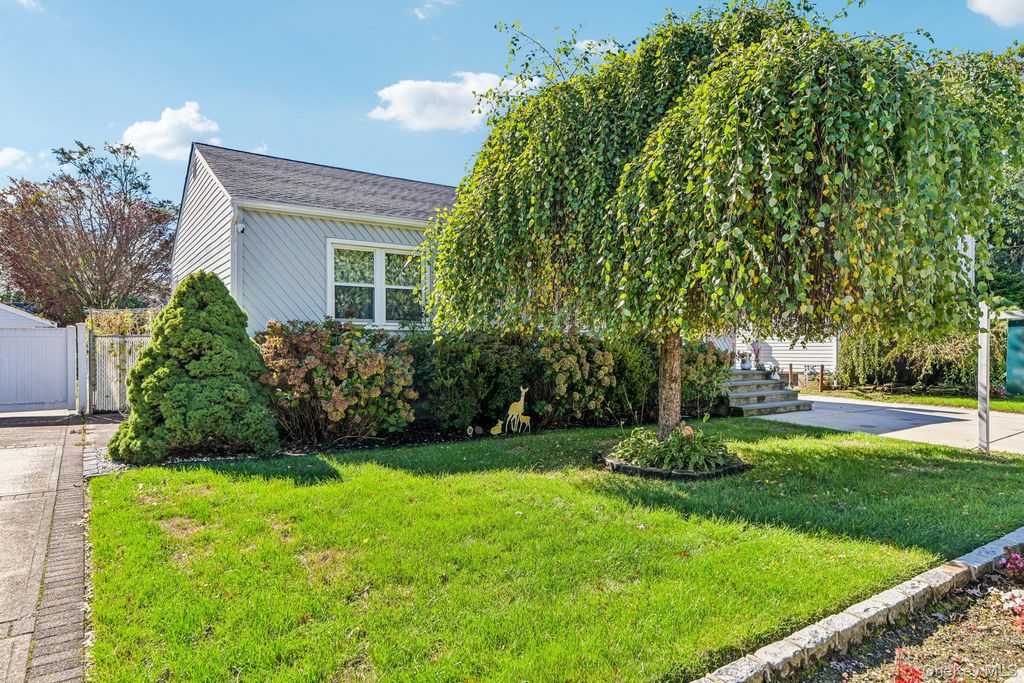 134 Baltimore Avenue, Massapequa, NY 11758 — photo 2