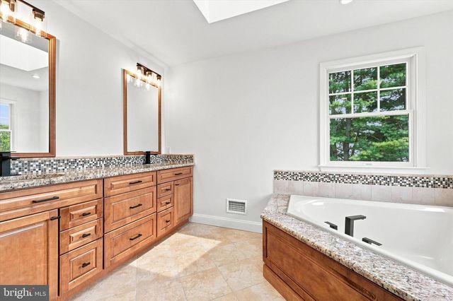 16 HEATHER WAY, Newtown Square, PA 19073