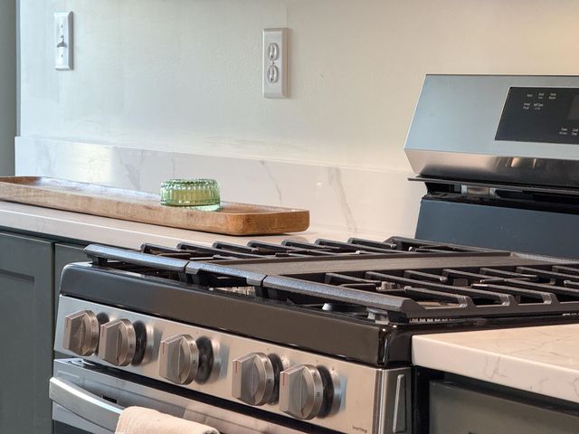 909 GRAYSON AVE, Waynesboro, VA 22980