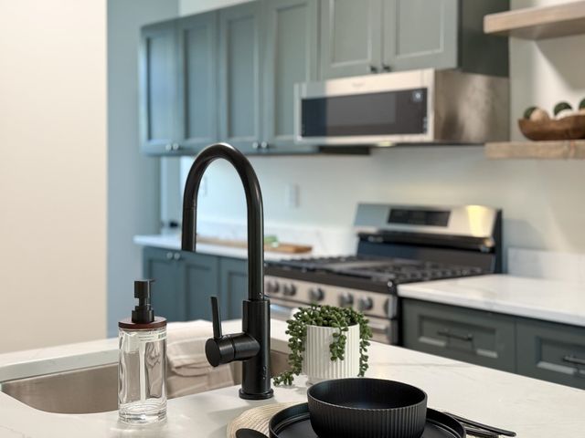 909 GRAYSON AVE, Waynesboro, VA 22980