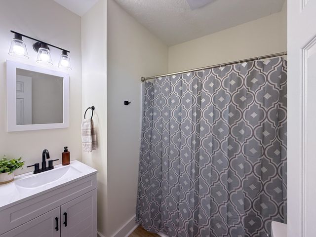 909 GRAYSON AVE, Waynesboro, VA 22980