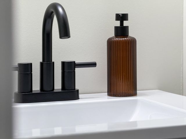 909 GRAYSON AVE, Waynesboro, VA 22980