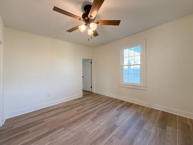 909 GRAYSON AVE, Waynesboro, VA 22980