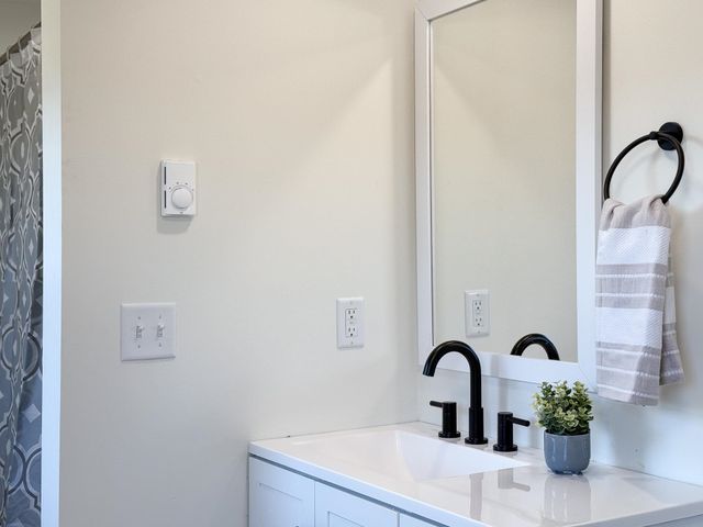 909 GRAYSON AVE, Waynesboro, VA 22980