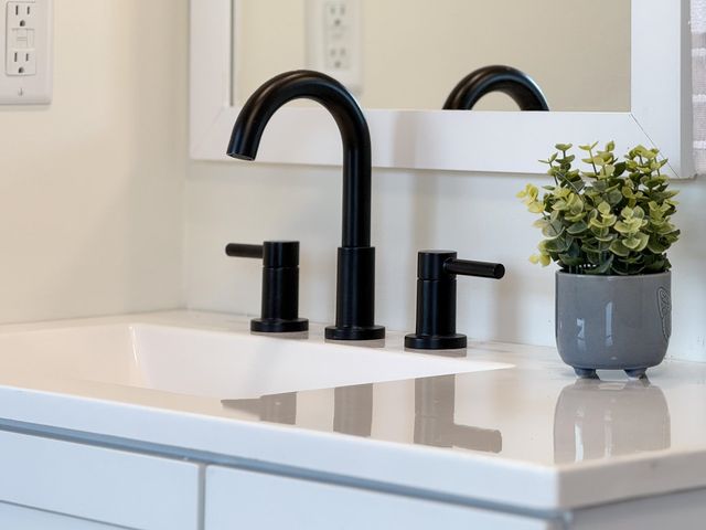 909 GRAYSON AVE, Waynesboro, VA 22980