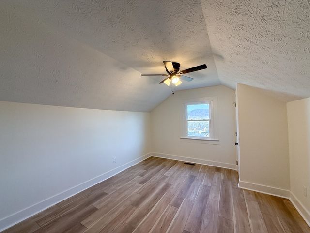 909 GRAYSON AVE, Waynesboro, VA 22980