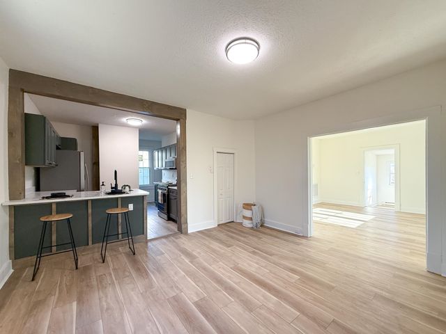 909 GRAYSON AVE, Waynesboro, VA 22980