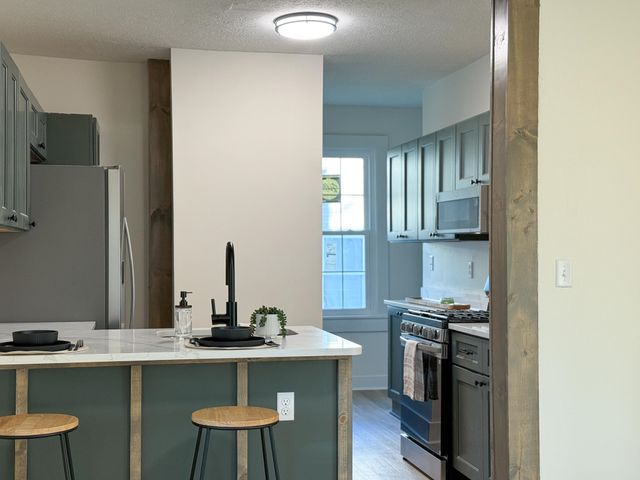 909 GRAYSON AVE, Waynesboro, VA 22980